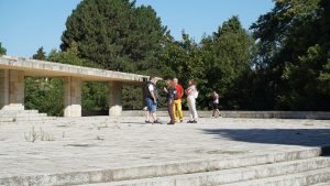 Fruška gora, spomenik Sloboda - Letnja škola srpskog jezika Serbonika